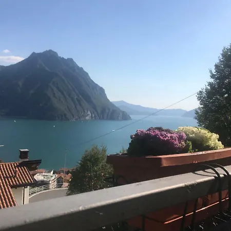 Bellavista فندق مبيت وإفطار Castro (Lombardy)